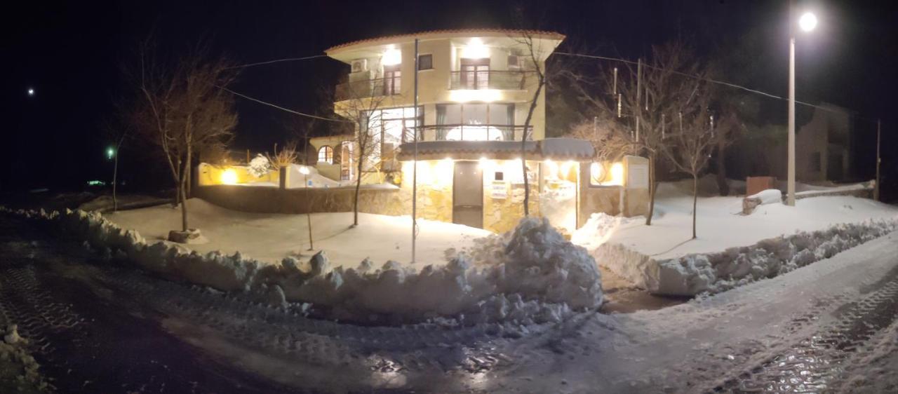 Xenonas Κithαiron Hotell Vília Exteriör bild