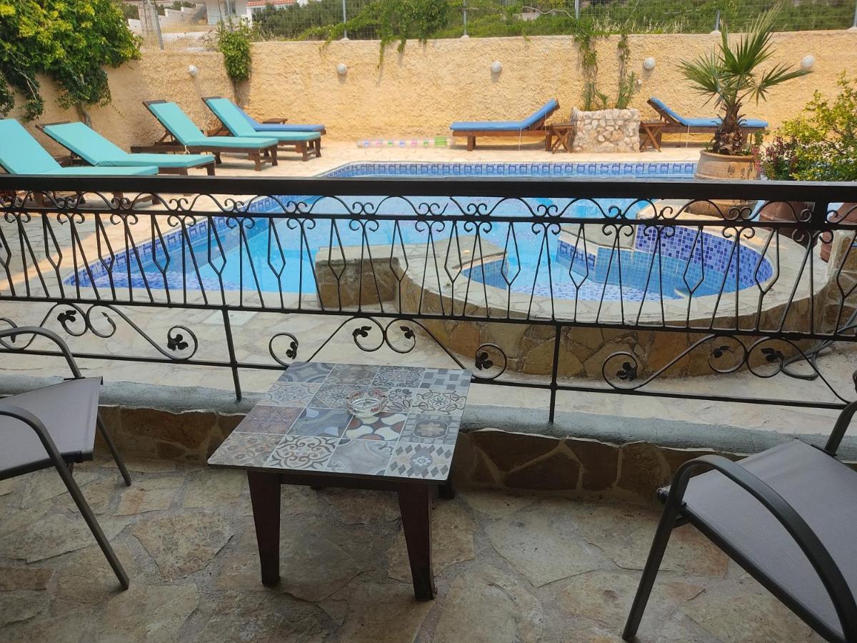 Xenonas Κithαiron Hotell Vília Exteriör bild