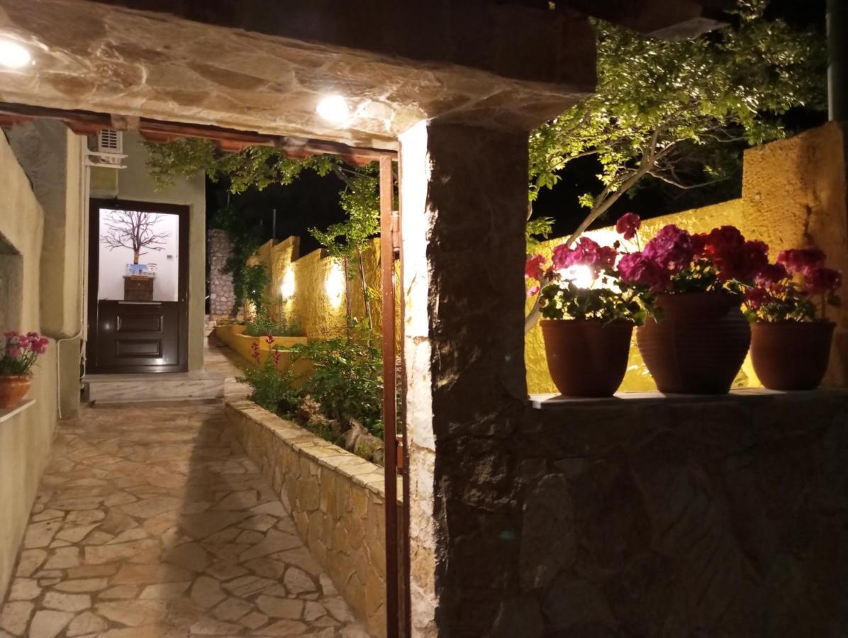 Xenonas Κithαiron Hotell Vília Exteriör bild