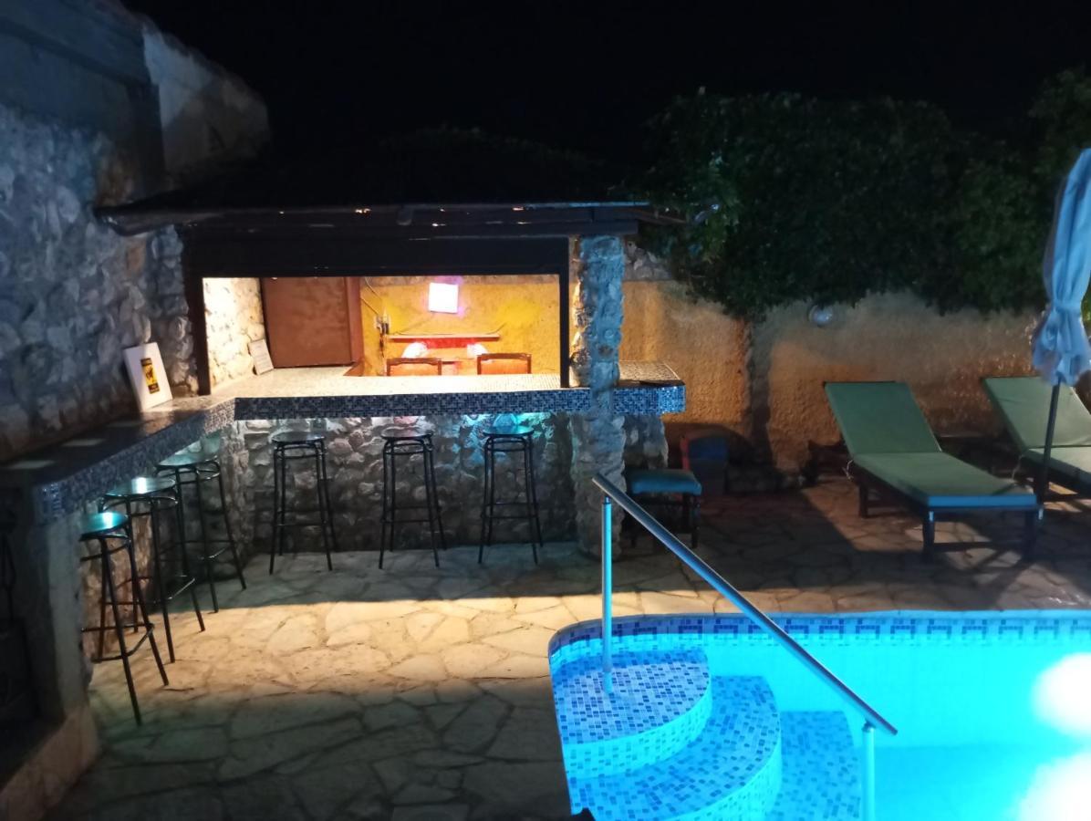 Xenonas Κithαiron Hotell Vília Exteriör bild
