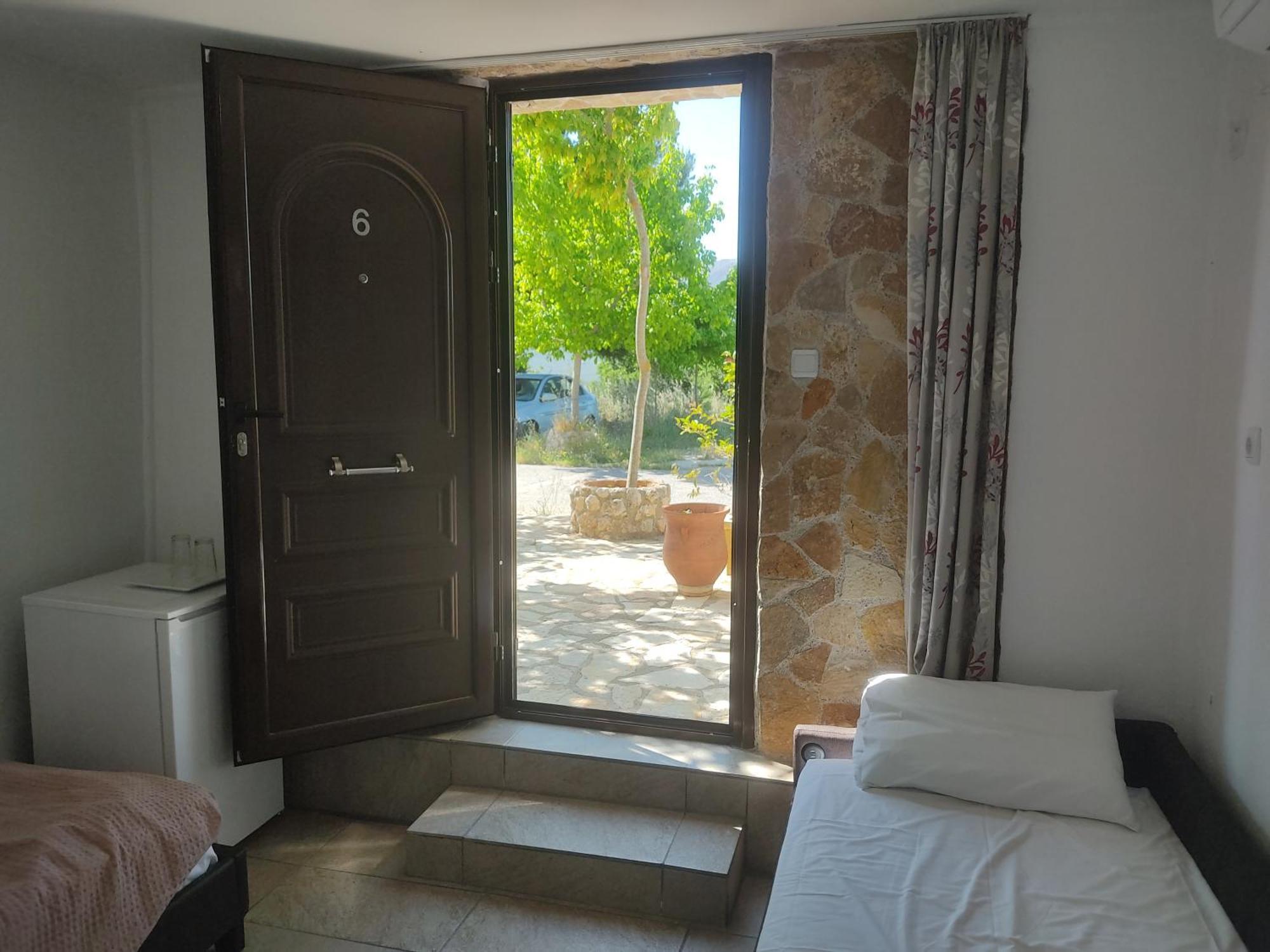 Xenonas Κithαiron Hotell Vília Exteriör bild