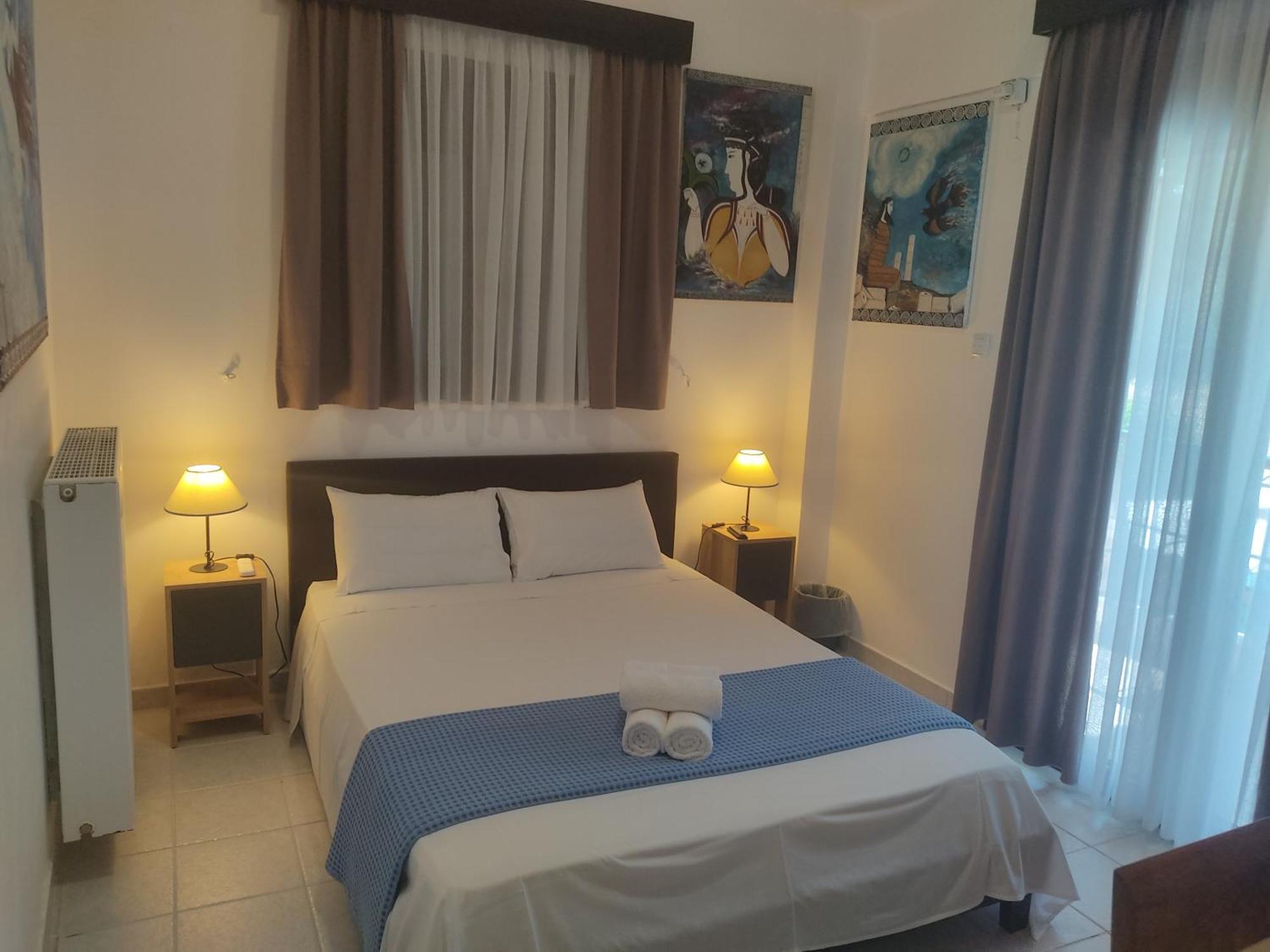 Xenonas Κithαiron Hotell Vília Exteriör bild
