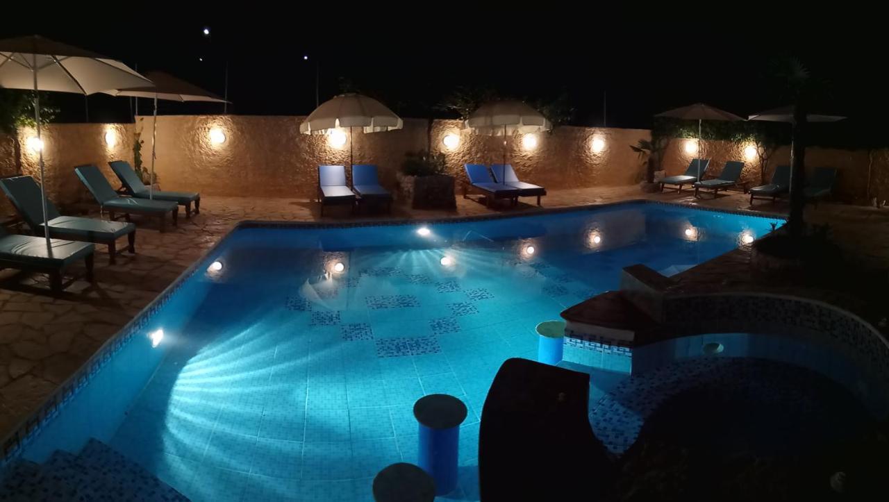 Xenonas Κithαiron Hotell Vília Exteriör bild