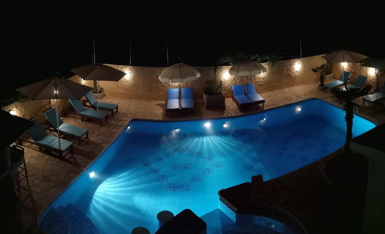 Xenonas Κithαiron Hotell Vília Exteriör bild